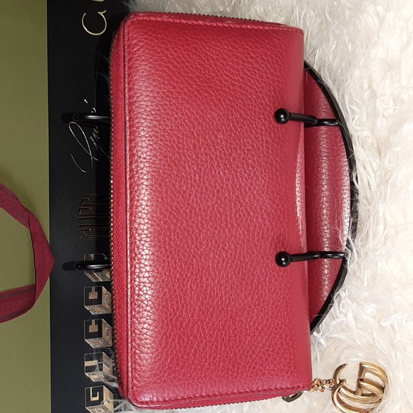 Gucci Red GG Zippy Wallet EUC - Picture 1 of 16